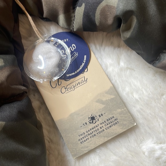 NWT Forever 21 Camo Puffer - SIZE: S - Picture 4 of 5